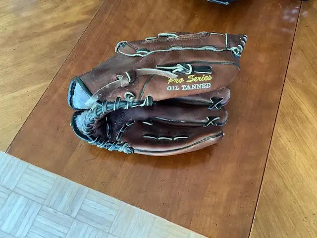 Baseball gloves