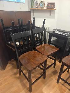 Beautiful  hi top table  you will love it it 5 years go it for $ - Photo 2