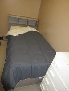 $900.FURNISHED, UTILITIES INCLUDED, INTERNET ETC. 89 Ave 180 St.