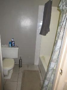$900.FURNISHED, UTILITIES INCLUDED, INTERNET ETC. 89 Ave 180 St. - Photo 4