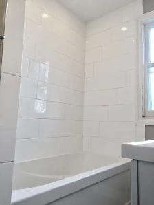 3 BEDROOM MAIN - SOUTH SIDE / LONDON ROAD - Photo 4