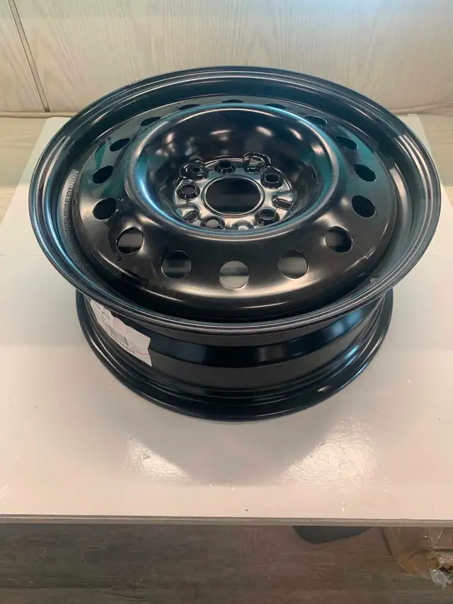 Rim black metal 17'   5 bolt holes