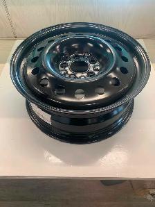 Rim black metal 17'   5 bolt holes