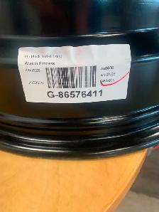 Rim black metal 17'   5 bolt holes - Photo 2