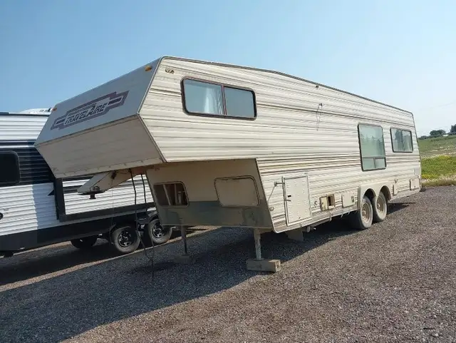 1986 TRAVELAIRE 27ft 5TH WHEEL
