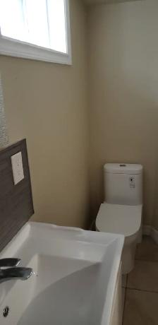 St Catharines- ROOMS- RENT-MAIN FLOOR & BSMT- for 1 and 2 people - Photo 10