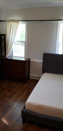 St Catharines- ROOMS- RENT-MAIN FLOOR & BSMT- for 1 and 2 people - Photo 17