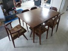Table à manger et six chaises à vendre - Photo 3
