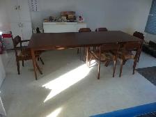 Table à manger et six chaises à vendre - Photo 10