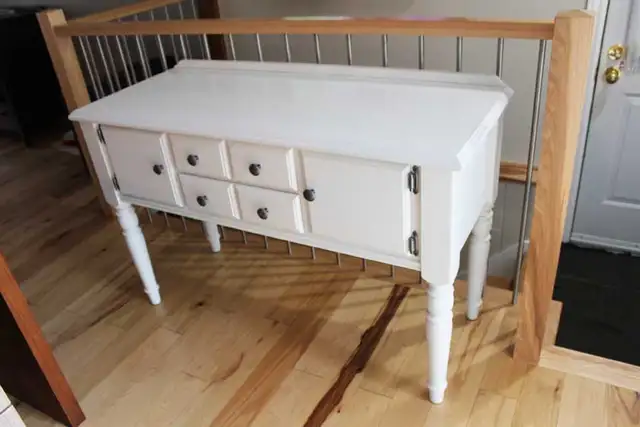 Bureau/buffet en bois solide, 90$ impeccable