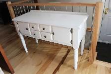 Bureau/buffet en bois solide, 90$ impeccable