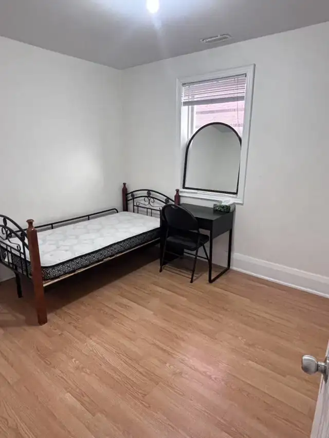 Downtown Room for Rent($880)