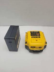Dewalt DCB094 65w USB-C 20v battery charger - Photo 2