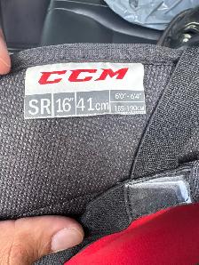 CCM SHIN GUARDS - Photo 2