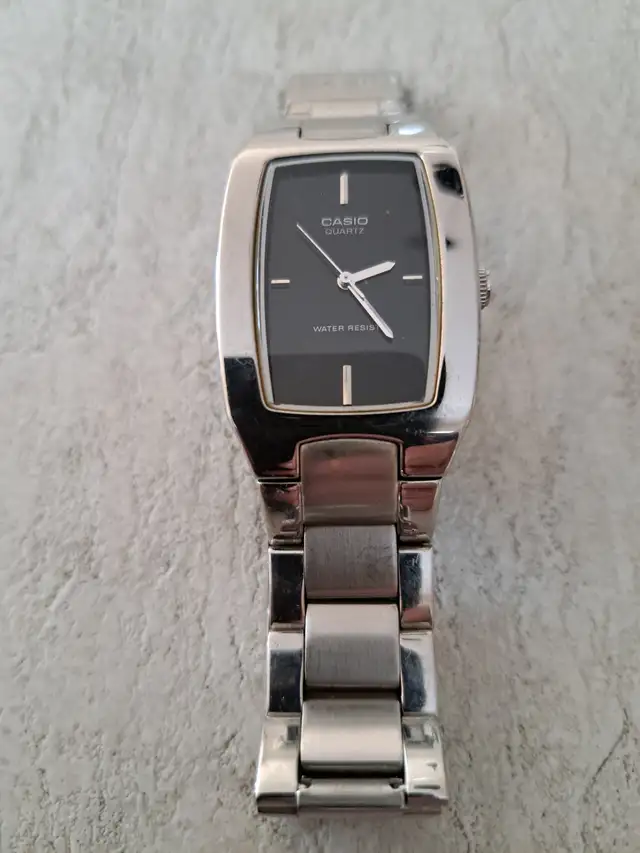 MONTRE CASIO POUR HOMME. SJ