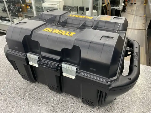 DeWalt DCB116 40V 6-Bank Battery Charger