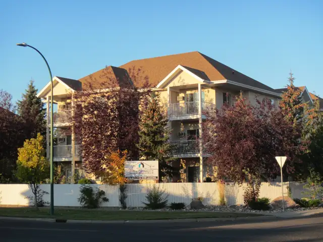 CLEAN QUIET 2 BEDROOM APARTMENT ON THE WEST SIDE