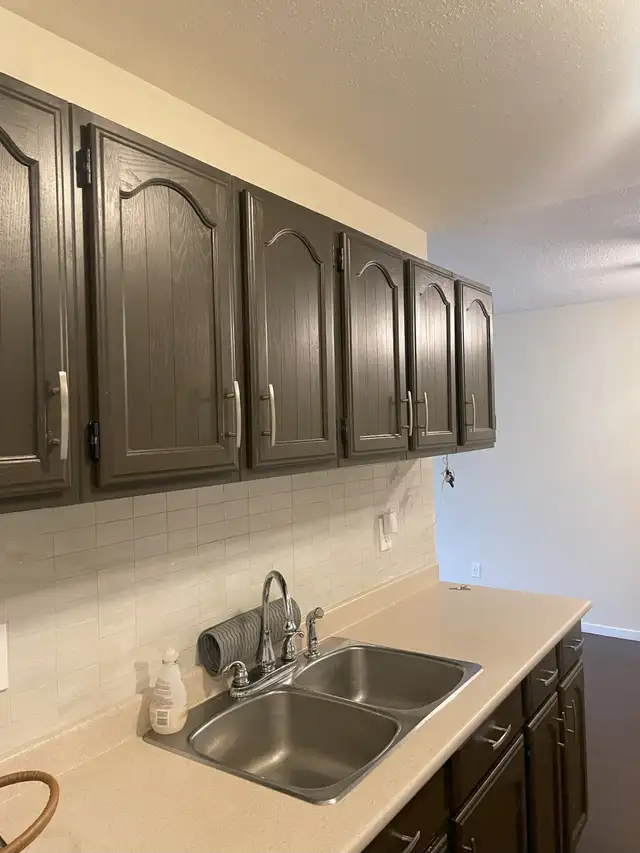 Unfurnished 2 bed, 1 bath top floor unit