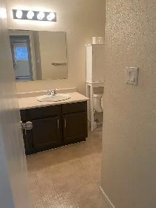 Unfurnished 2 bed, 1 bath top floor unit - Photo 6