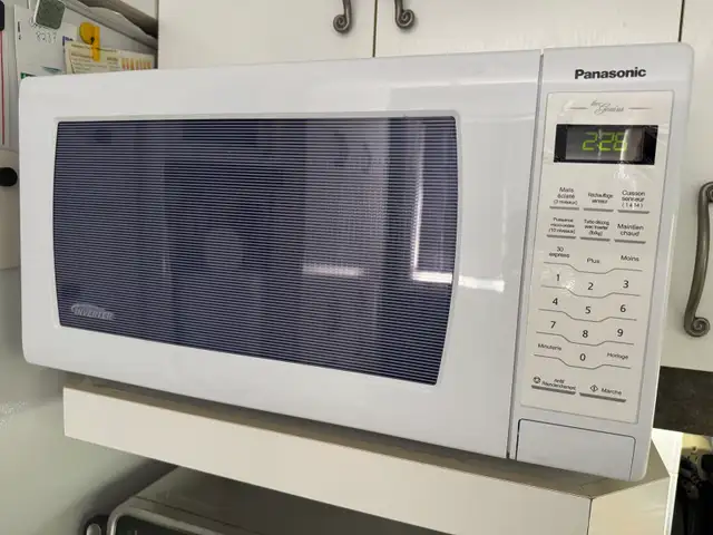 Four micro-ondes Panasonic