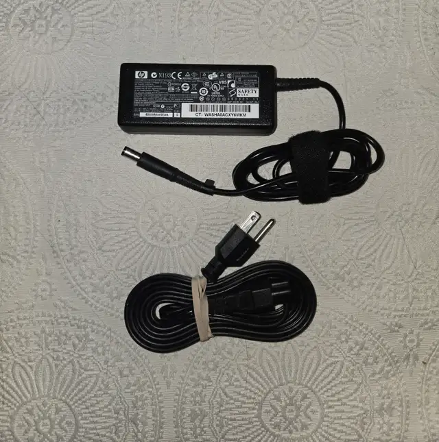 HP Laptop Power Supply, PN 519329-003 18.5 volts, 3.5 Amps, 65 w