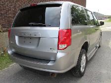 WHEELCHAIR VAN ADAPTE, 2019 GRAND CARAVAN- EXCELLENT CONDITION. - Photo 12