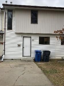 3 bedroom Townhouse - AVAILABLE NOW