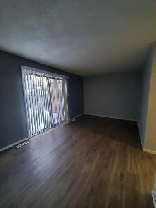 3 bedroom Townhouse - AVAILABLE NOW - Photo 2