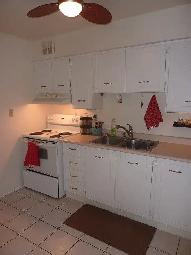 Furnished Room - Couples, Singles, Students. No Lease! - Photo 4