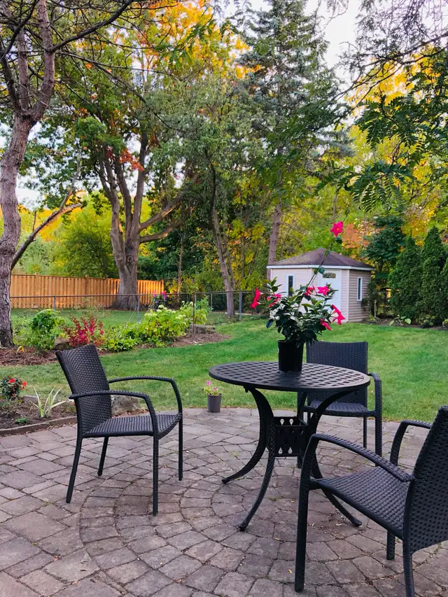 A beautiful bedroom/parking near UTM for rent