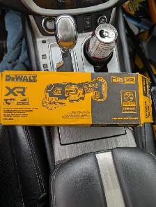 DEWALT DCS356B 20V XR Oscillating Multi-Tool - Photo 2