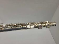 Jupiter JFL-507 flute w/carrying case - Photo 7