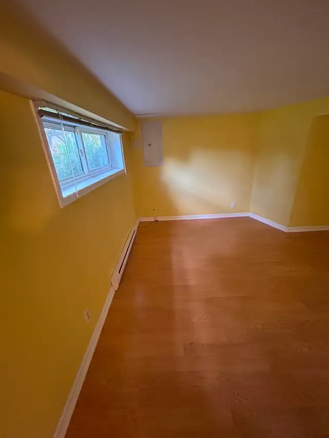 One bedroom basement suite on quiet cul-de-sac near parks