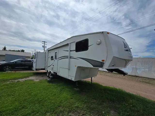 Gulf Stream Mako Fifth Wheel