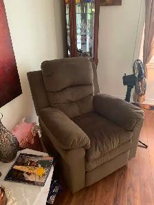 Like new recliner chair