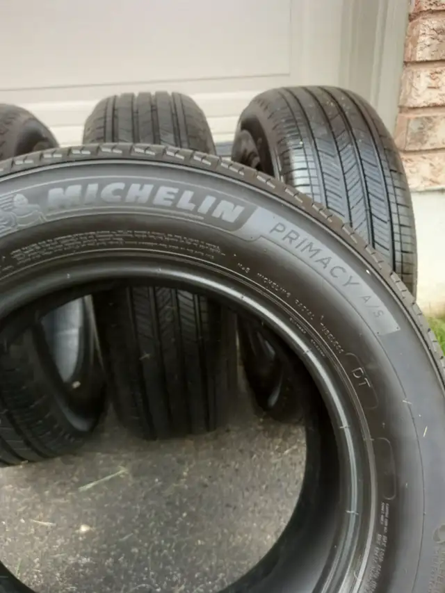 4 tires MICHELIN 225/65/R17 all season. Tires are 3 year old