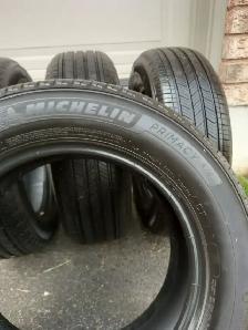4 tires MICHELIN 225/65/R17 all season. Tires are 3 year old