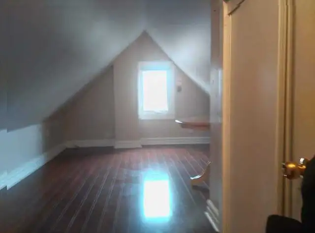 Unfurnished room SharedHouse near Dufferin Subway
