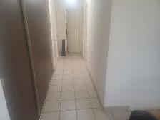 Share 2 bedroom apt - Photo 2