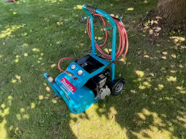 Makita compressor