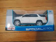 2021 CHEVROLET TAHOE WHITE 1/26 DIECAST MODEL CAR BY MAISTO