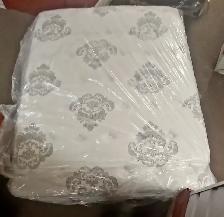 Clean Queen Size Mattress – Very Good Condition - Photo 3