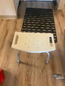 walker and shower chair - Photo 3