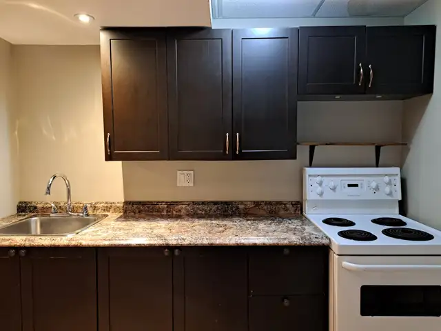 Spacious West End 1 Bedroom | In-Suite Laundry & Central Air
