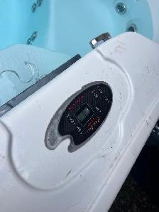 8 seater hot tub - Photo 4