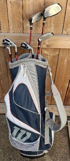 Women's Wilson golf bag and Northwestern clubs - Photo 2