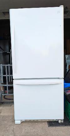 Clean and spacious top-freezer refrigerator in good condition