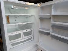 Clean and spacious top-freezer refrigerator in good condition - Photo 2