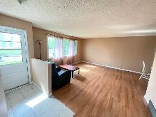 Clean & bright main floor furnished private BR for rent in SE - Photo 2
