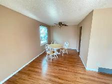 Clean & bright main floor furnished private BR for rent in SE - Photo 3